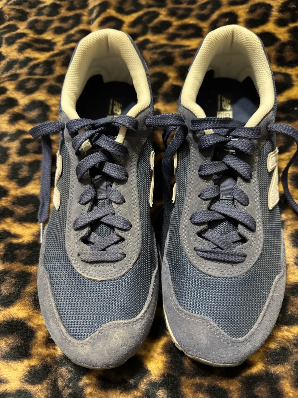 Women’s navy New Balance 515